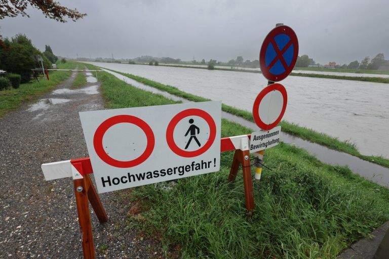 Der Rhein soll für ein 300-jährliches Hochwasser gerüs­tet werden. ⇒NEUE