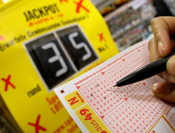 Glücksspiele begeistern Menschen nach wie vor.AP Photo/Michael Probst