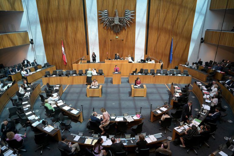 Im Parlament könnte eine Gesetzesänderung erreicht werden.APA/Schlager, Grenzgängerverband