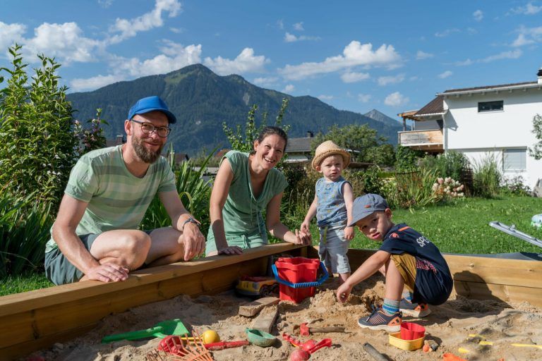 Johannes Schobel, Anna Zech, der jüngere Sohn Isaak und der ältere Leo-Eugen. stiplovsek (3)