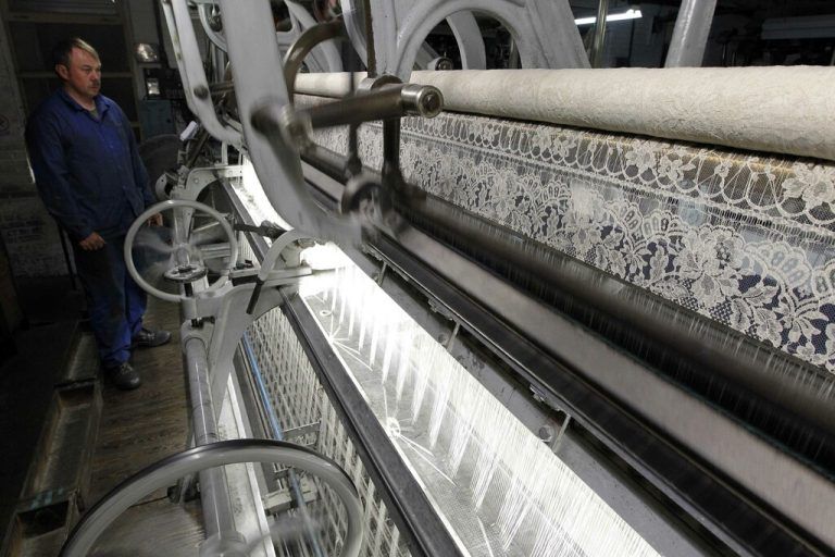 Stickerei stellt Betrieb ein. symbol/reuters