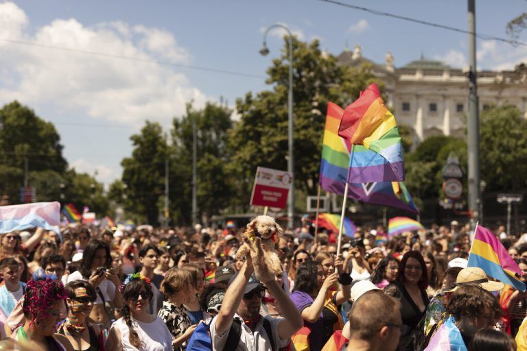 Die „Vienna Pride“ an der Ringstraße.apa