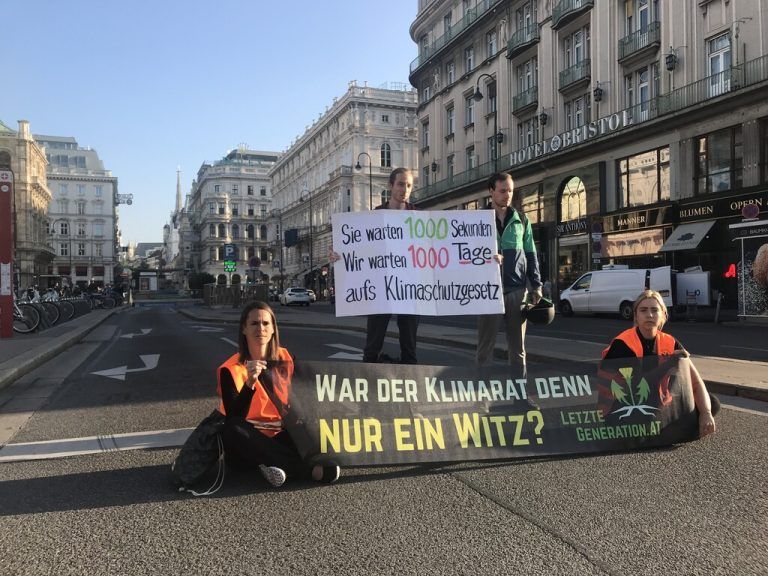 Für 1000 Sekunden wurde gestern der Verkehr am Wiener Ring blockiert.Letzte Generation