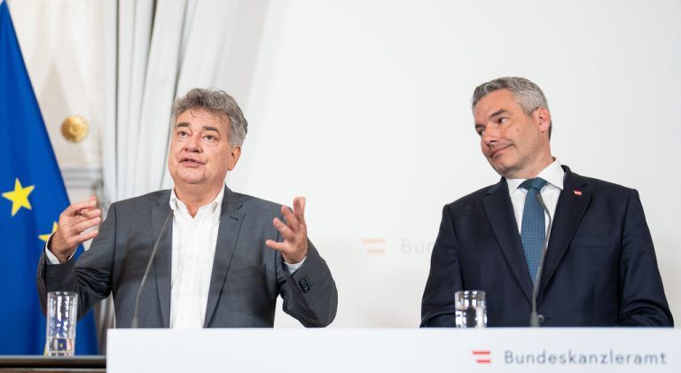 VerschiedeneZugänge,selbes Ziel:KanzlerNehammer undVizekanzlerKoglerwerben umMut undZuversichtAPA
