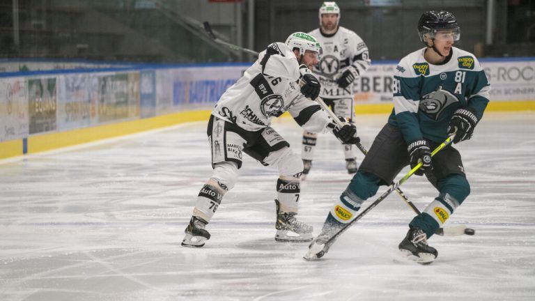 Am Wochenende trafen die Emser (l.) auf die Bulldogs. Verein
