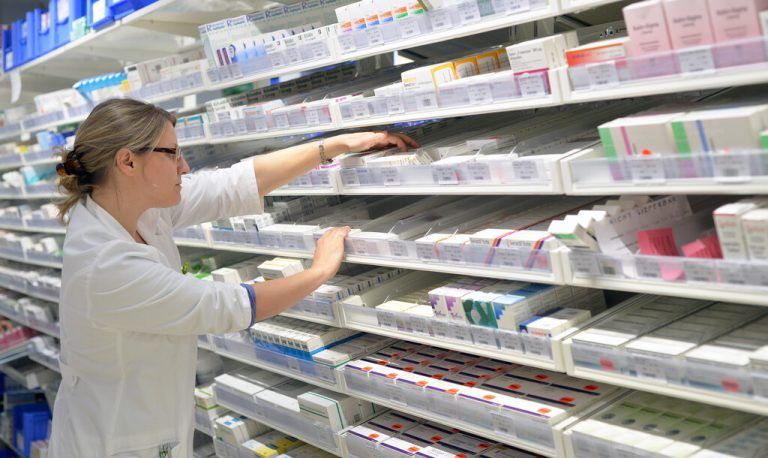 Apothekerkammer und Politik bemühen sich um Lösung, mehr Medikamente bereit zu stellen.apa/gindl