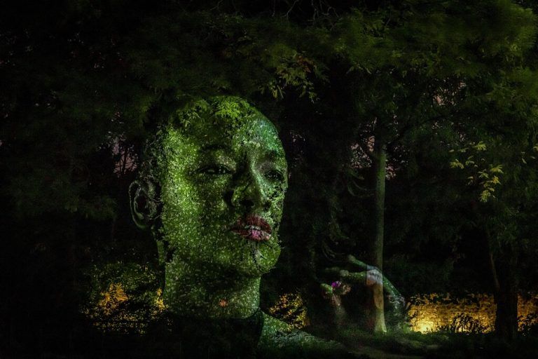 Ausblicke auf die heurigen Lichtkunstinstallationen von Tony Oursler (l.), OchoReSotto (oben) und Ruth Schnell und Martin Kusch.Thibaut Voisin/Alexander Koch/Guenter Richard WETT