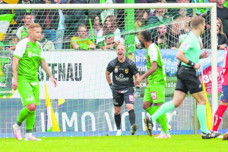 Austria-Goalie Domenik Schierl platzt am Samstag nach dem 0:3 der Kragen: Die Lustenauer präsentieren sich nicht ligatauglich. APA