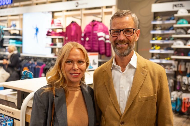 Da drehen wir doch mal die übliche Reihenfolge um, dann wird’s b’sundrig: Elena mit Gatte Jürgen Sutterlüty.