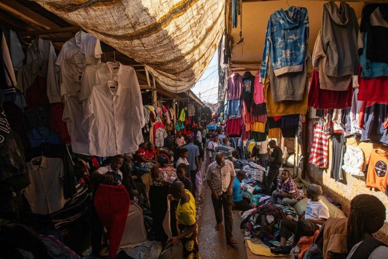Der Handel mit westlichen Altkleidern floriert in Uganda.ADRU KATUMBA / AFP
