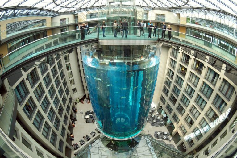 Der riesige Berliner „Aquadom“.APA