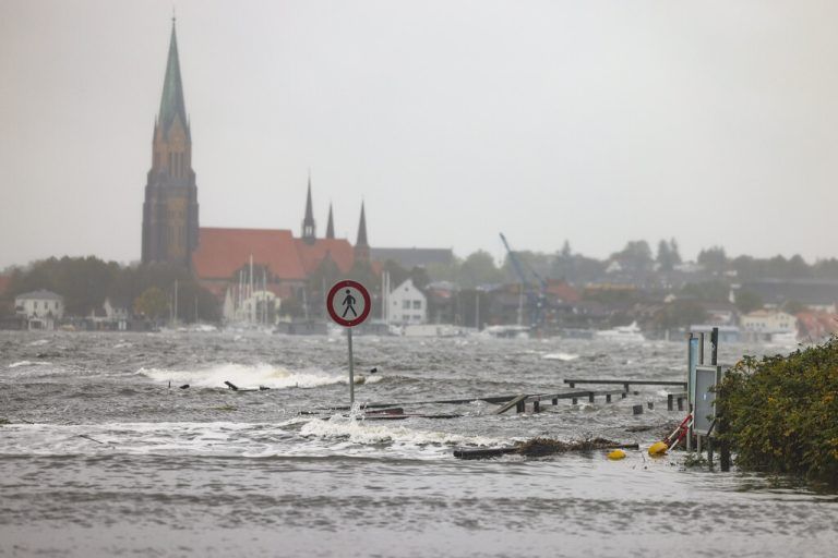 Die Sturmflut überschwemmte zahlreiche Städte an der Ostseeküste.dpa/Molter