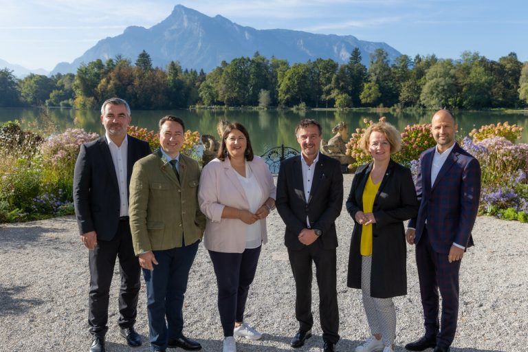 Die Wohnbaureferenten und -referentinnen der Länder tagten in Salzburg.Chris Hofer/Land Salzburg/Günter Teubi