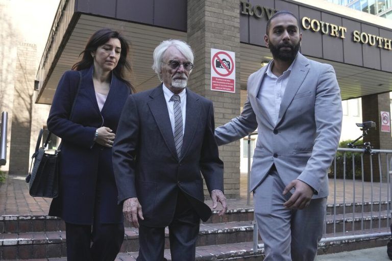 Ecclestone und Ehefrau Fabiana kamen mit Personenschutz.reuters