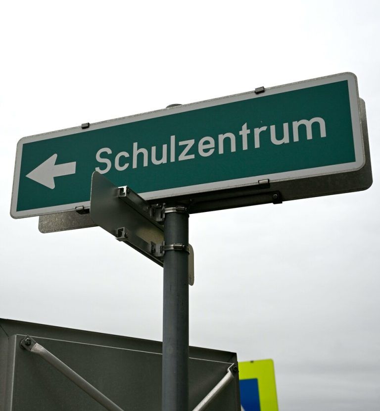 Einen Abbau der Schulbürokratie wünschen sich die Neos.Symbolbild/APA/Fohringer