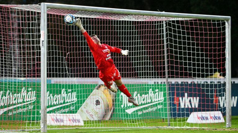Es fehlte nicht viel zum Befreiungsschlag für den FC Dornbirn. Aber die Zentimeter waren wie hier nicht auf der Seite der Janeschitz-Elf. GEPA/Lerch