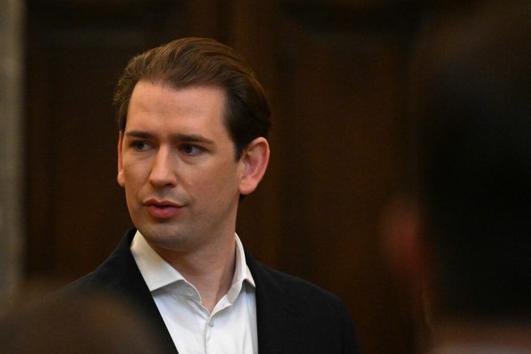Ex-Kanzler Kurz auf der Anklagebank: Die Anwaltskosten werden von der ÖVP übernommen.AFP