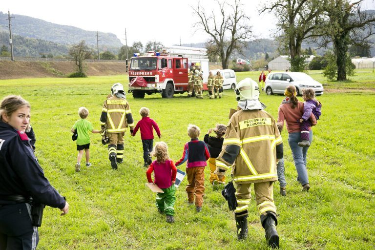 Die Rankweiler Feuerwehr evakuierte den Waldkindergarten. mathis