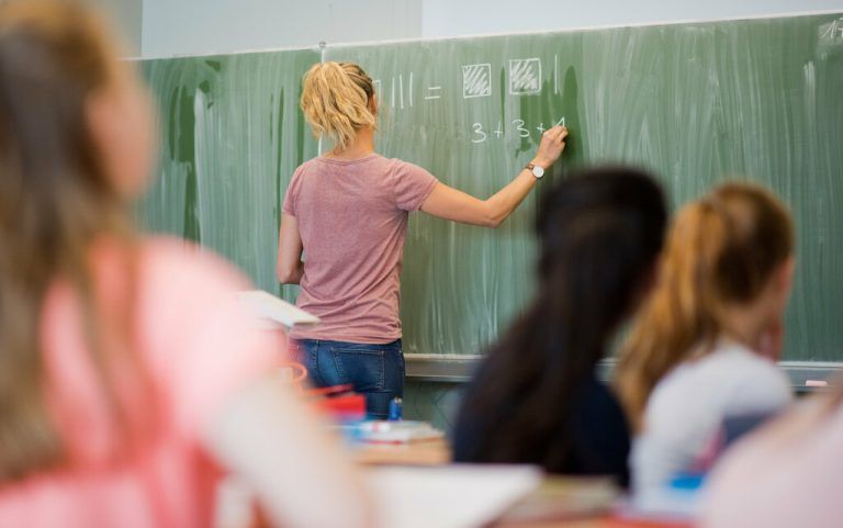Immer öfter werden Studenten für den Unterricht herangezogen.symbol/dpa