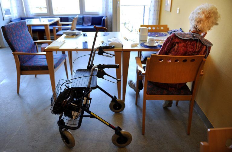 In Pflegeheimen wird nun die Sicherheit erhöht.APA/Grindl/Symbol