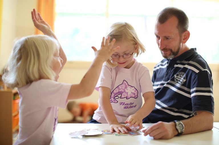 Kindergärten erhalten künftig nun pädagogische Unterstützung vor Ort. APA