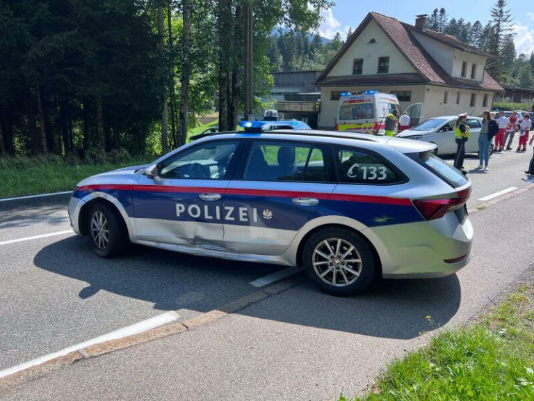 Mehrere Fahrzeuge wurden beschädigt.Pascal Pletsch/Vol.at