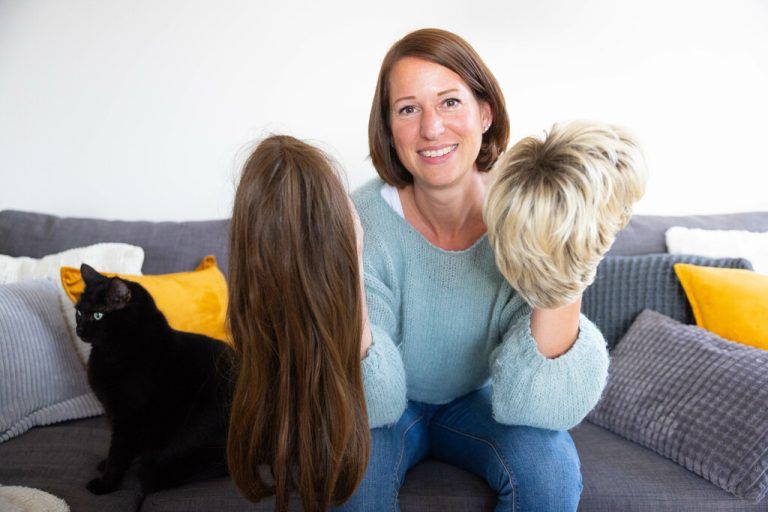 Mittlerweile braucht Manuela Rupp-Kotterer keine Perücke mehr. Während der Chemo wechselte sie Länge und Haarfarbe.HArtinger