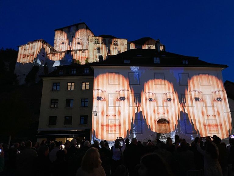 Nicht nur die Schattenburg wird bei der Lichterstadt zur Kulisse. Die Veranstaltung läuft noch bis morgen.privat (7)
