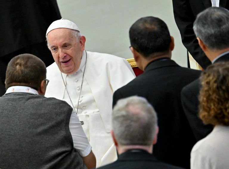 Papst Franziskus bei der katholischen Weltsynode, die gerade in Rom tagt.ap/monteforte
