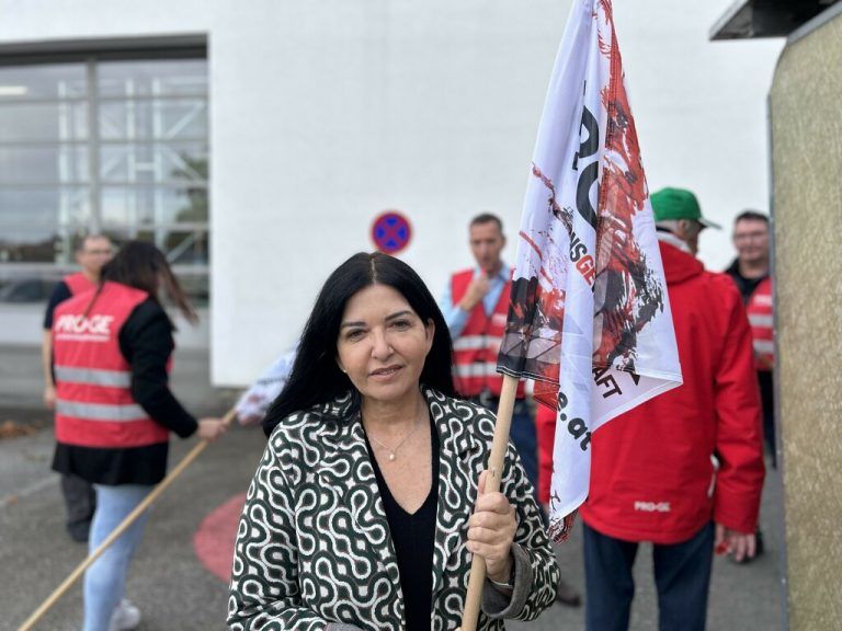 Rechts: Manuela Auer, Vizepräsidentin der AK Vorarlberg, findet die Vorgehensweise der Arbeitgeber „perfide“. Unten: Arbeitnehmer von Grass wehren sich gegen die vorgeschlagenen 2,5 Prozent.Schad
