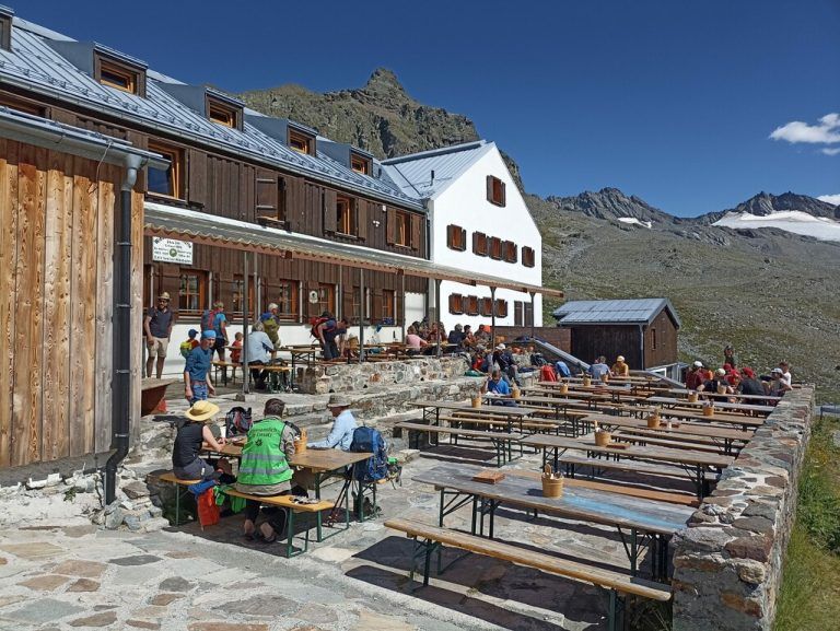Wiesbadener-Hütte auf 2430 Metern. privat