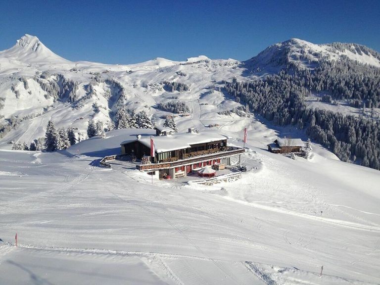 Die Skihütte liegt im Skigebiet Damüls im Bregenzerwald.damüls faschina tourismus