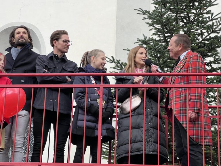 Faschingsauftakt in Bregenz mit dem neuen Prinzenpaar und Moderator Roberto Kalin (ganz oben).Ronald Vlach(3)