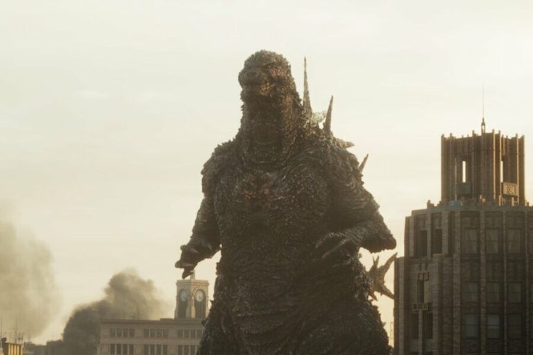 Godzilla vor Japan. 24-Bilder.de