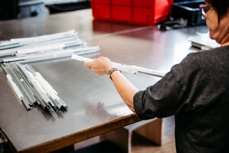 Hilfsarbeiter sind von der steigenden Arbeitslosigkeit besonders betroffen.sams