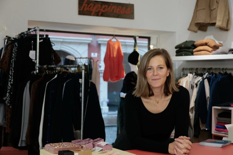 Stefanie Lingg-Karlinger in ihrem Modegeschäft Mooi Market in Feldkirch.