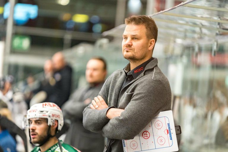 Tupamäki ist zurück an der Bande. Stiplovsek