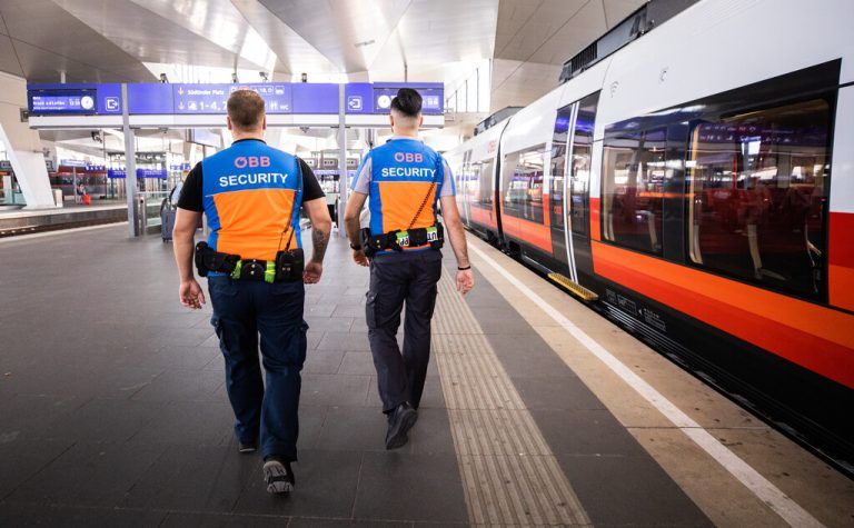Bahnhöfe, wie hier der Hauptbahnhof in Wien, sind immer wieder Anschlagsziele für Extremisten. APA