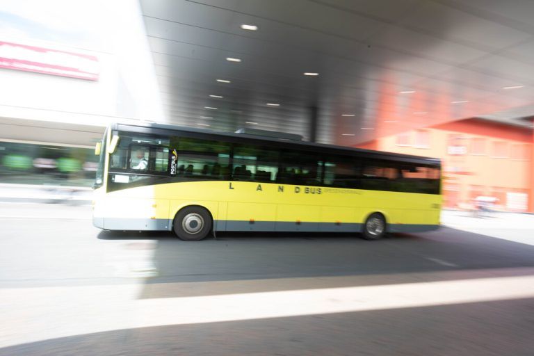 Die Landbusse wurden über Nacht von Unbekannten beschädigt.Hartinger, Landbusse Vorarlberg