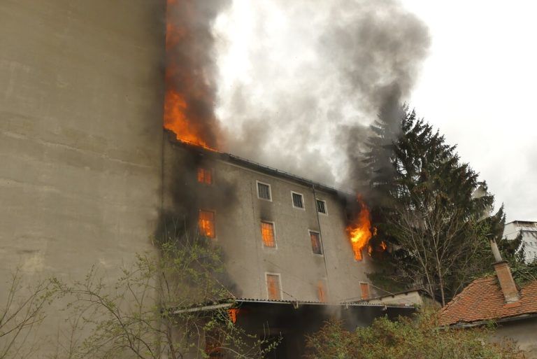 Die Rösselmühle in Brand.apa/feuerwehr graz
