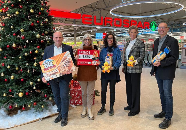 Die Übergabe der Spenden.Spar
