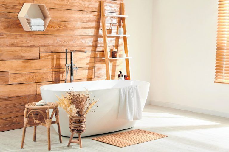 Die Verarbeitung von Holz verleiht jedem Badezimmer einen Hauch von Wellness. Shutterstock (2)
