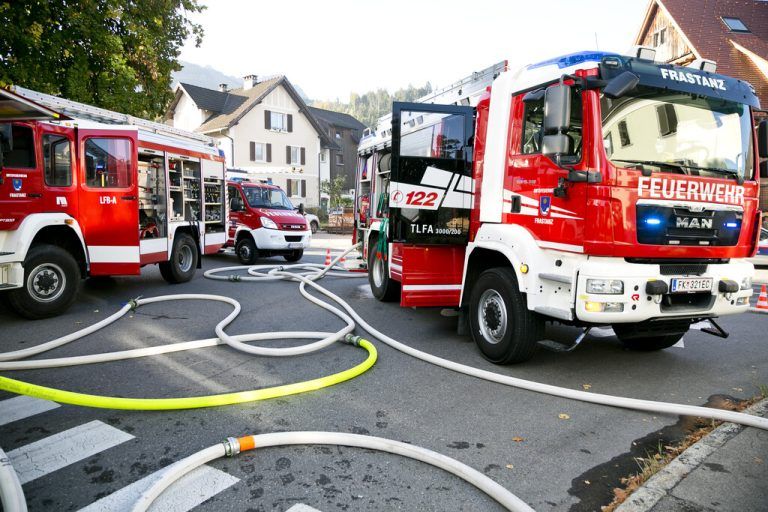 Feuerwehren im Einsatz. symbol/mathis
