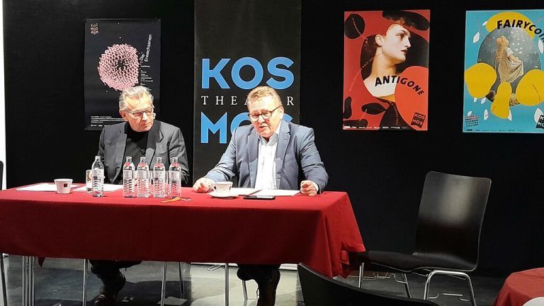 Hubert Dragaschnig und Augustin Jagg (oben). In „Die Teilzeitlosen“ von Renate Eichinger konnten sechs Studentinnen der Athanor-Akademie in einer professionellen Produktion mitwirken (r.).Ursula Schwendinger, Klaus Hartinger