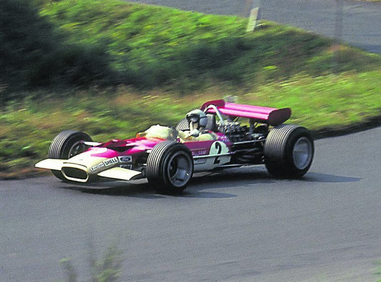 Jochen Rindt 1969 mit seinem Lotus 49B beim Training am Nürburgring. Wikipedia (3), DPA