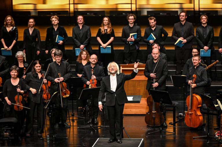 Masaaki Suzuki und das Orchestra und der Choir of the Age of Enlightenment in Bregenz.Udo Mittelberger (2)