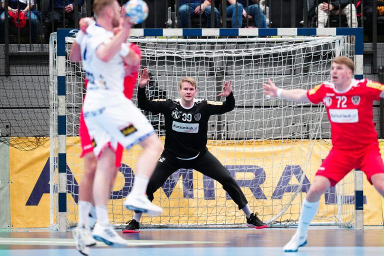 Auch Bregenz-Goalie Ralf Häusle konnte die Niederlage nicht verhindern. APA