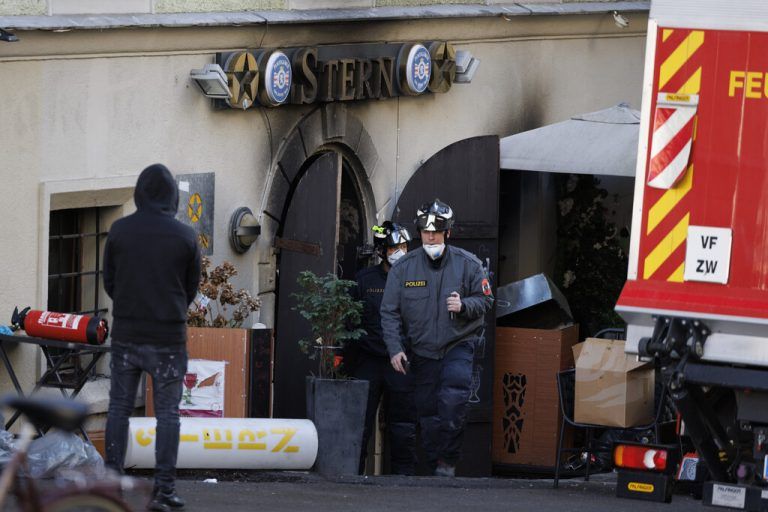 Bei einem Lokalbrand in Graz starb eine Person.apa