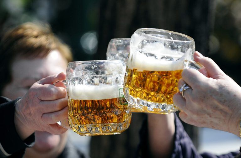 Bierbrauer heben Preise an.APA