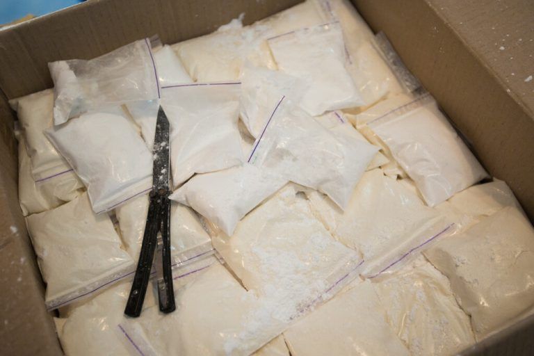 Den Verdächtigen wird vorgeworfen, mit 100 Kilogramm Kokain gedealt zu haben.Symbolbild/Shutterstock